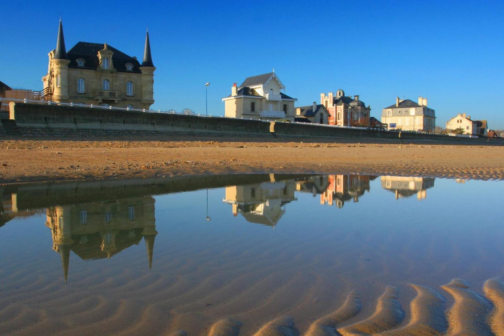 Les Douves Duplex 5 Personnes Lumineux Avec Jardin Et Terrasse Amenagee , Vue Sur Chateau A 5Mn De La Mer, Proche Omaha Beach Et Bayeux Commes Exterior foto